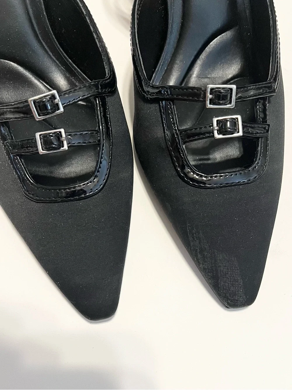 N/A description sleek